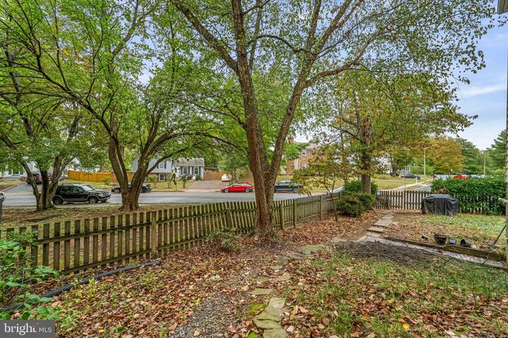 Property Photo: 702 Hemlock Court VA 20170