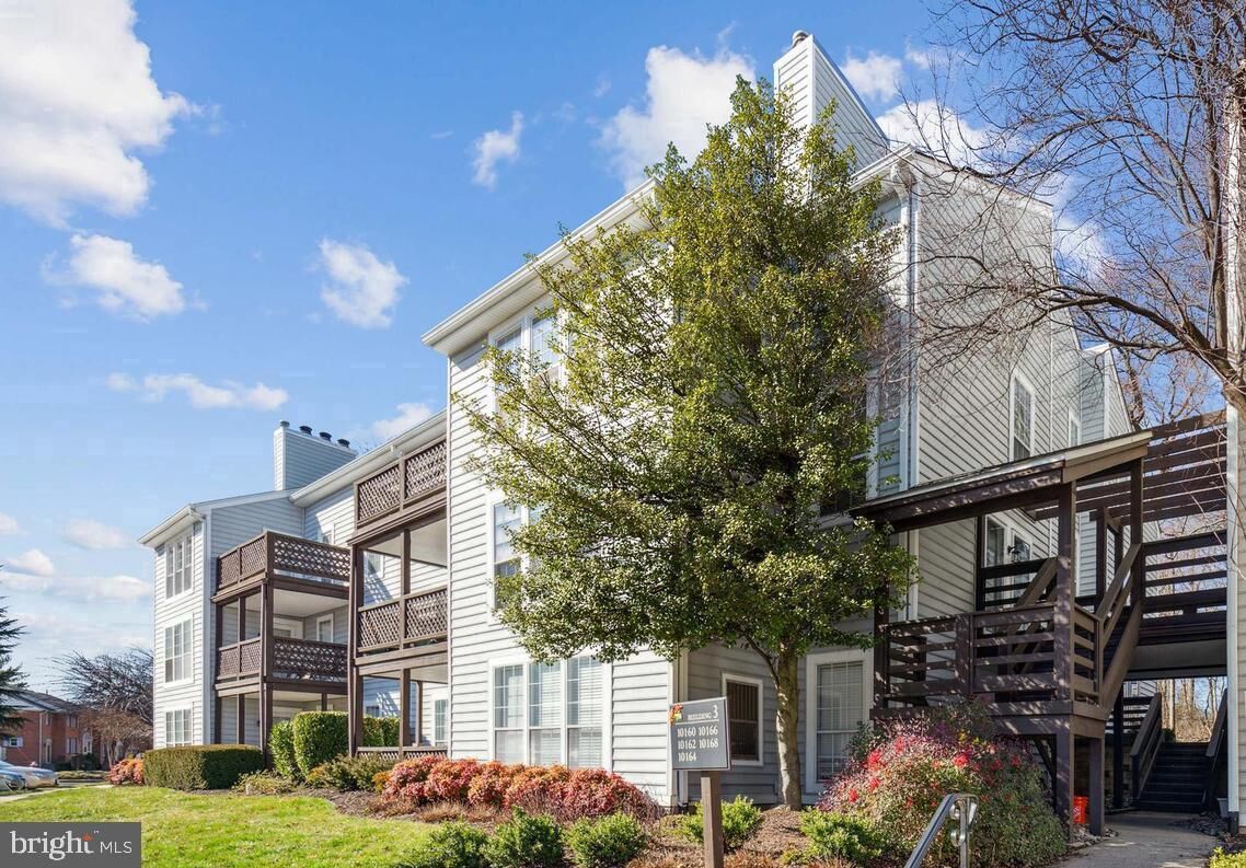 Property Photo: 10164 Oakton Terrace Road VA 22124