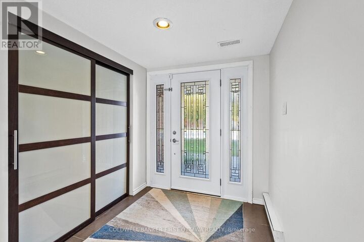 Property Photo:  16 Wrenwood Crescent  ON K2G 5V4 