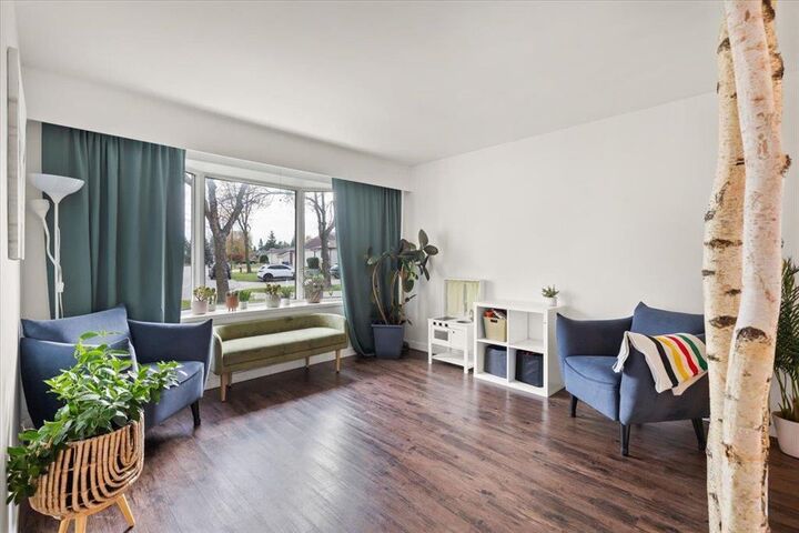 Property Photo: 78 Diamond Street MB R2G 2J2