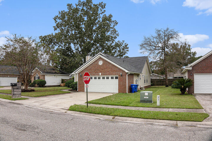 Property Photo: 7856 High Maple Circle SC 29418