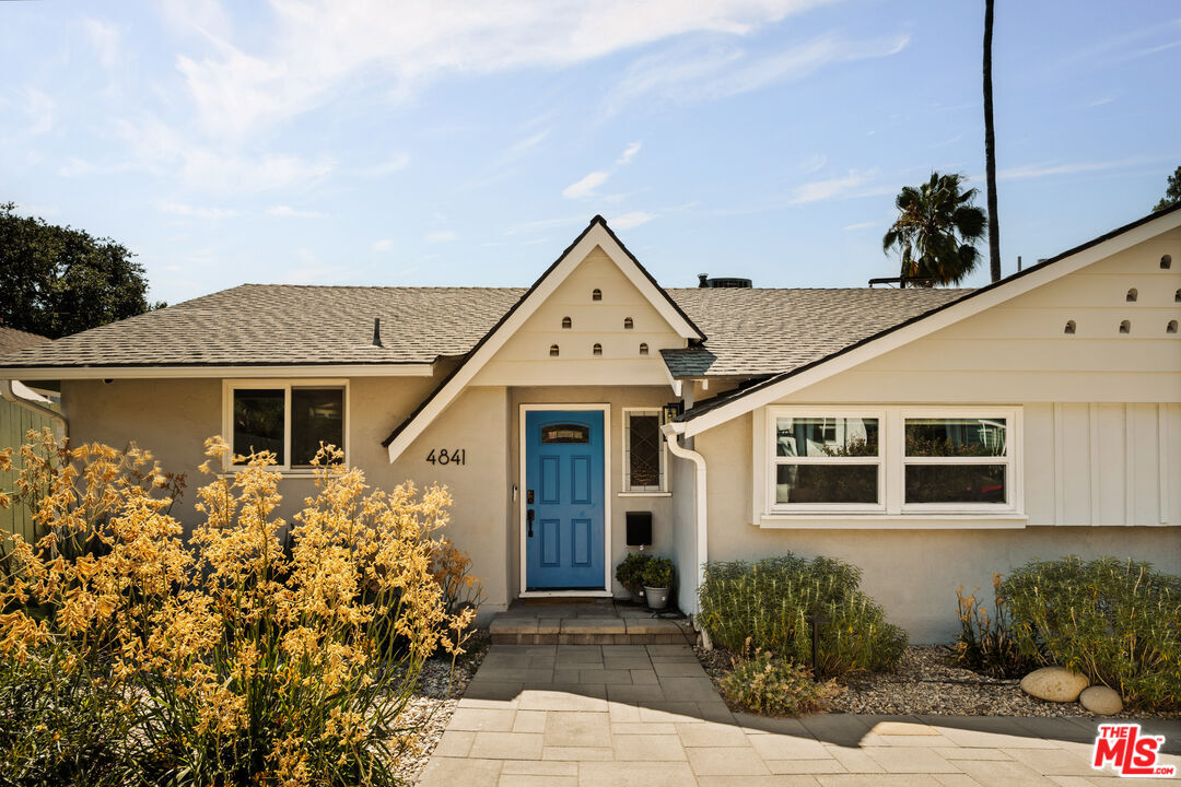 Property Photo:  4841 Don Pio Dr  CA 91364 