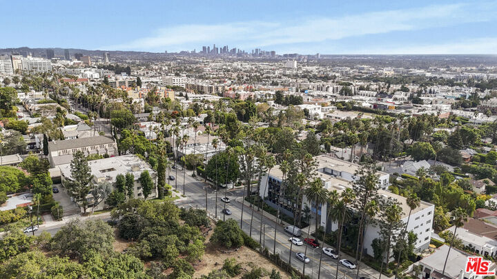 Property Photo: 7560 Hollywood Blvd CA 90046