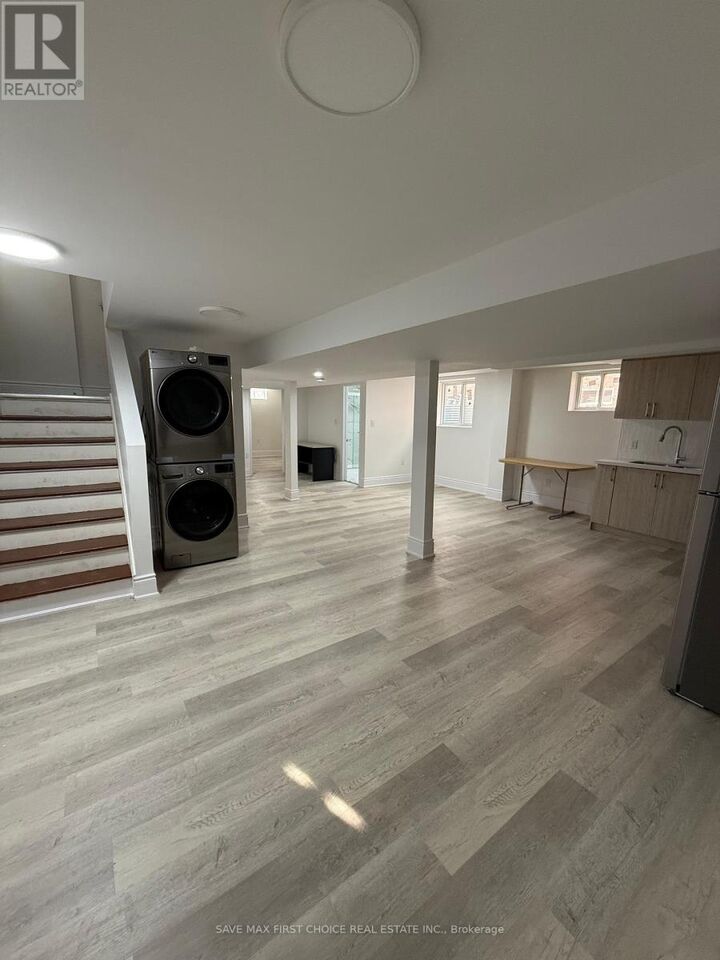 Property Photo: 4362 Waterford Crescent ON L5R 2B1