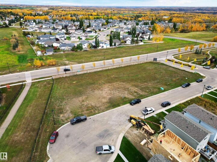 Property Photo:  4002 & 4004 42 Av  AB T7A 0B5 