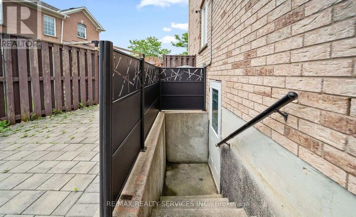 Property Photo: 14 Saddleback Square Bsmt ON L6X 5C5