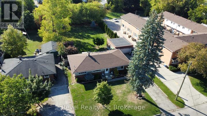 Property Photo:  82 Bee Street  ON N4S 3Z3 