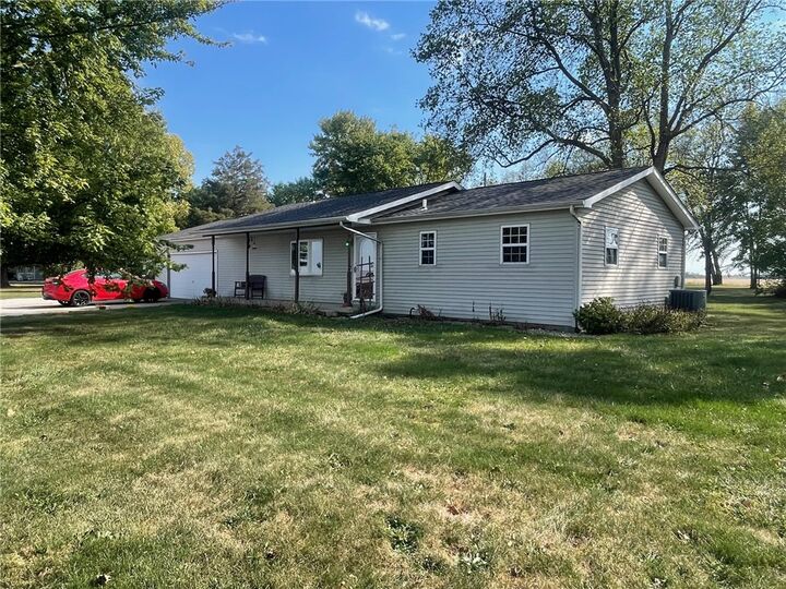 453 Cr 1750N  Bethany IL 61914 photo