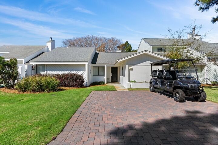 Property Photo: 428 Linkside Circle FL 32550