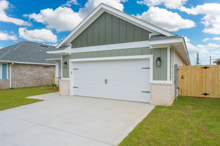 Property Photo: 501 Apache Street FL 32547