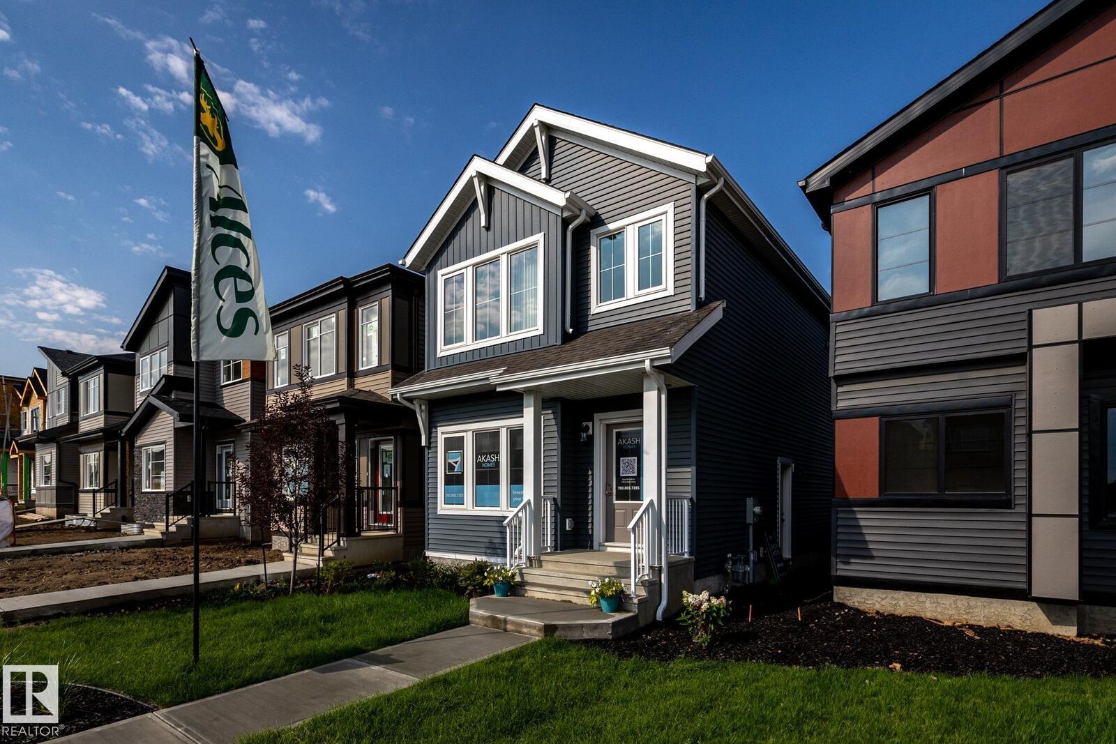 Property Photo:  308 29 Street SW  AB T8L 1V1 