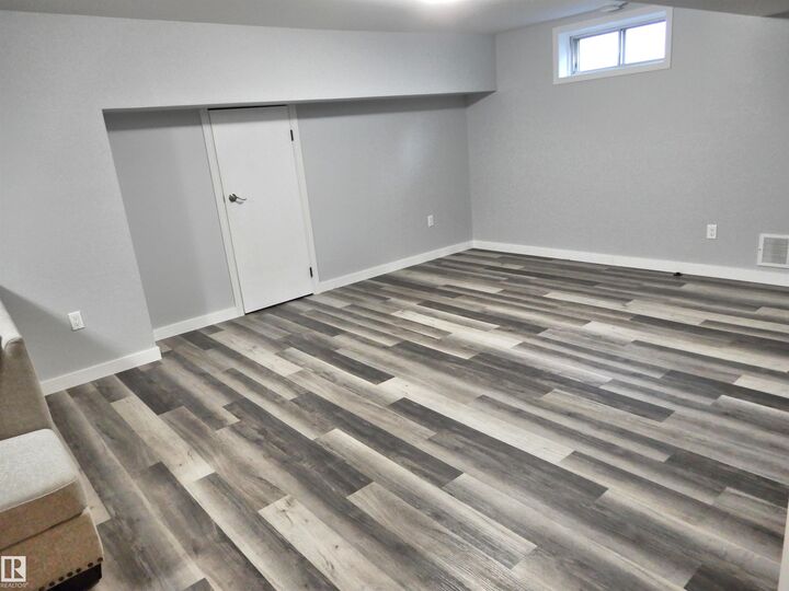 18617 62B Avenue NW  Edmonton AB T5T 2S8 photo