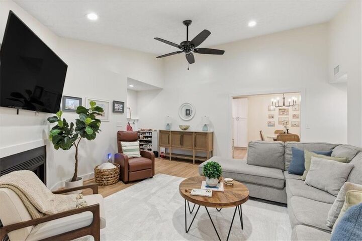 Property Photo: 708 Parkaire Crossing GA 30068