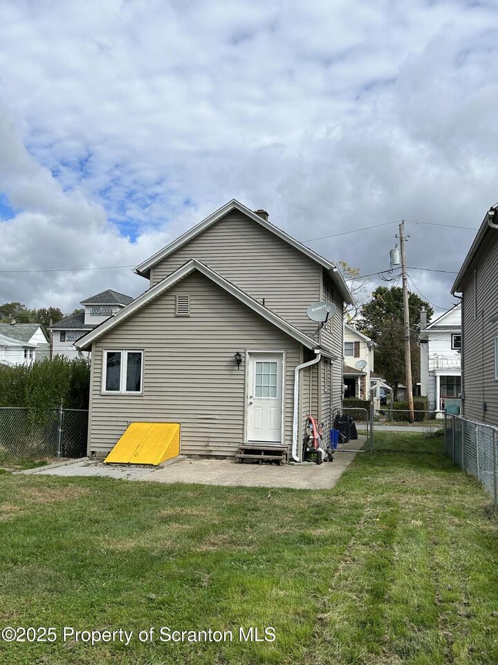 Property Photo:  313 Mooney Street  PA 18447 