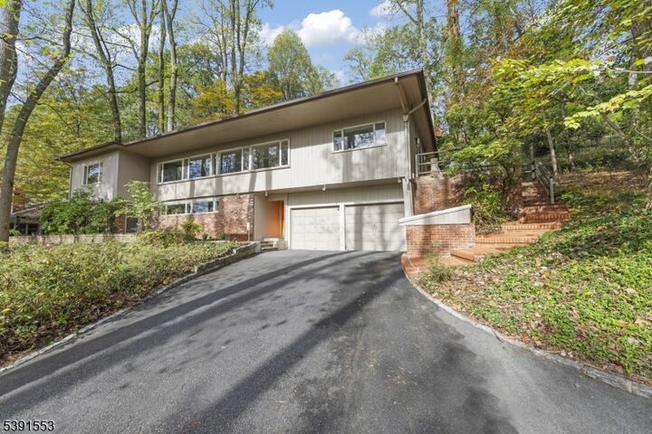 379 Park Slope  Mountainside Boro NJ 07092 photo