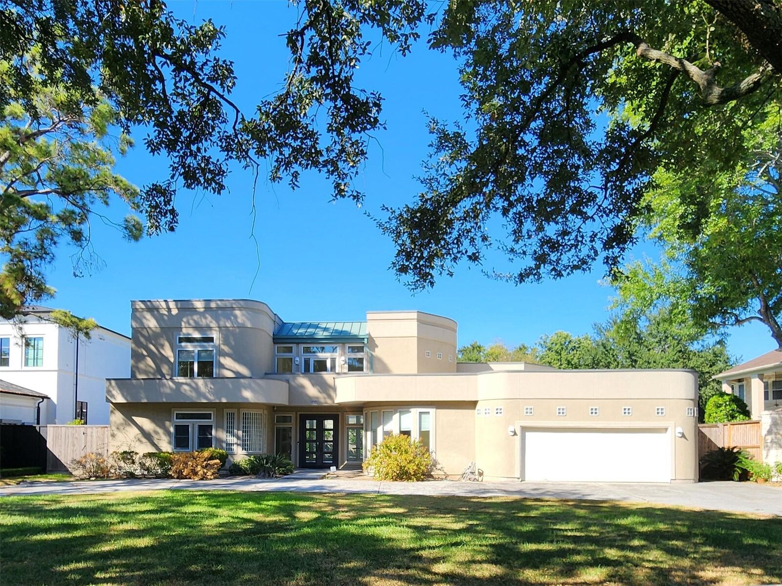 Property Photo: 5304 Braeburn Drive TX 77401