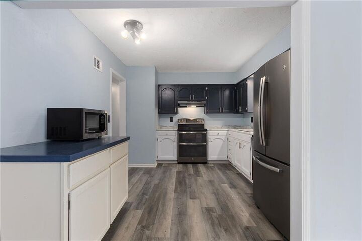 Property Photo: 8915 N Grand Avenue MO 64155