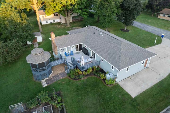 Property Photo: 3868 Martin Ln NE IA 52240