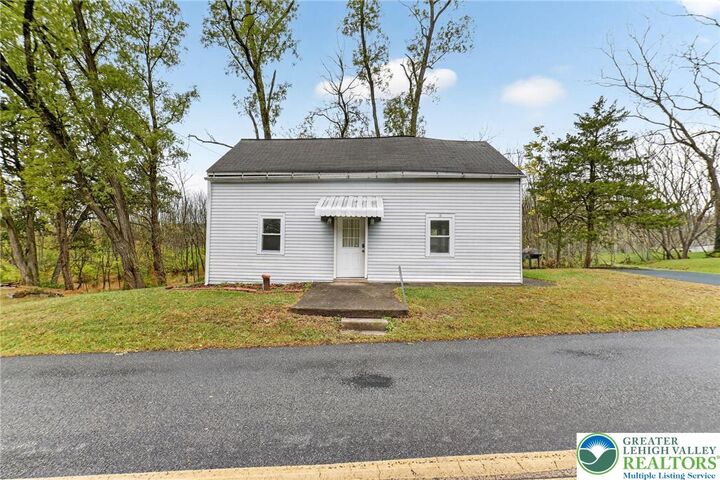 Property Photo: 7289 Tanglewood Road PA 18067