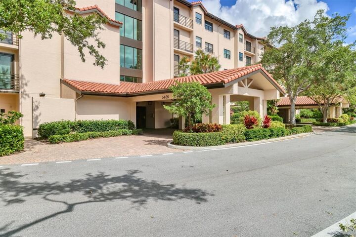 Property Photo: 5408 Eagles Point Circle 102 FL 34231