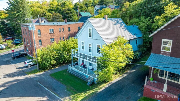 Property Photo: 809 E Montezuma Avenue MI 49931