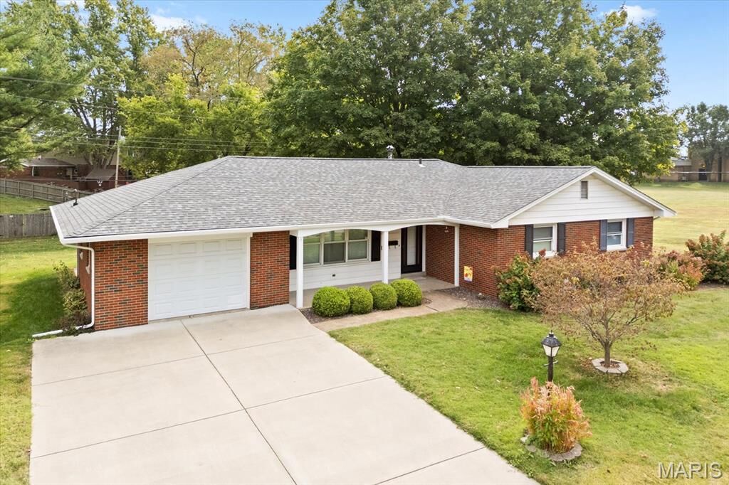 Property Photo:  402 S Smiley Street  IL 62269 