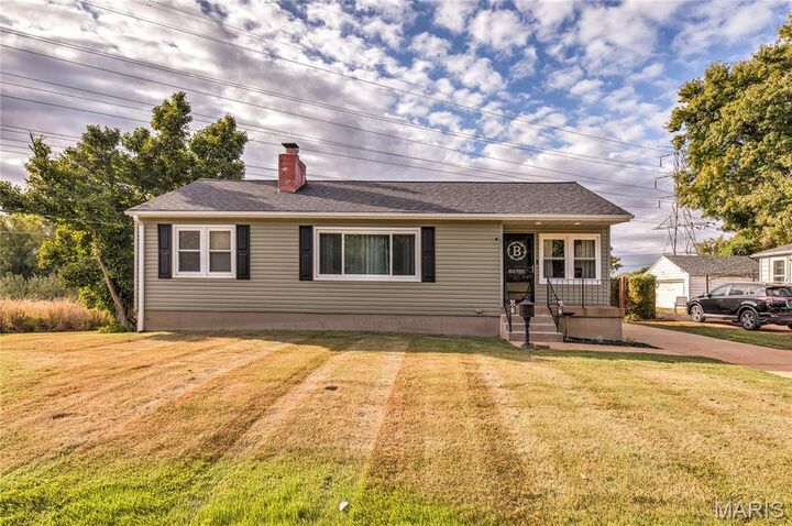 Property Photo: 733 Rue Saint Charles Street MO 63031