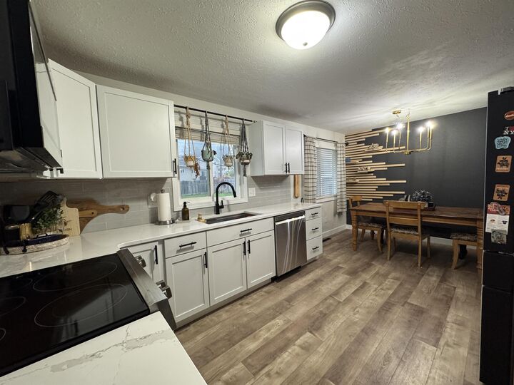 Property Photo: 1100 SW 18th Ave ND 58701