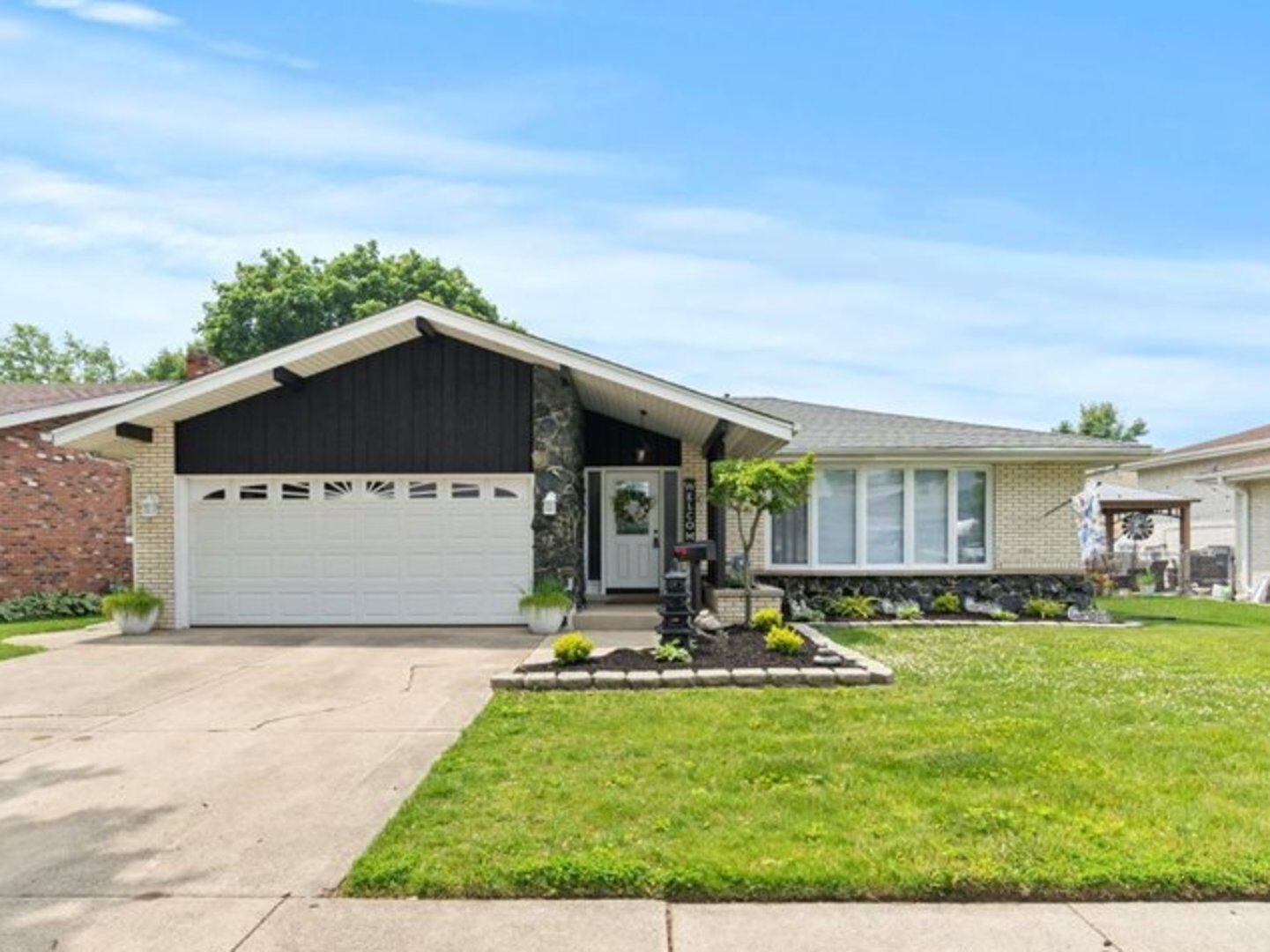 Property Photo: 9526 S Kilbourn Avenue IL 60453