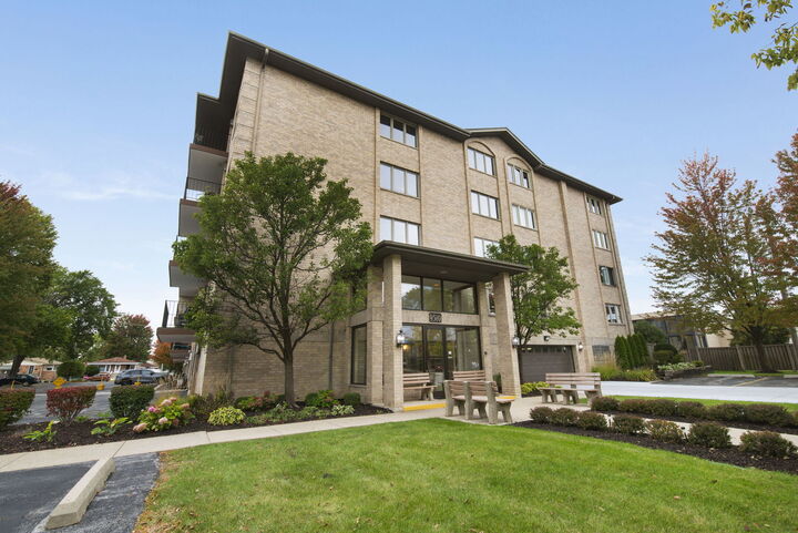 Property Photo: 9510 S Kolmar Avenue 406 IL 60453