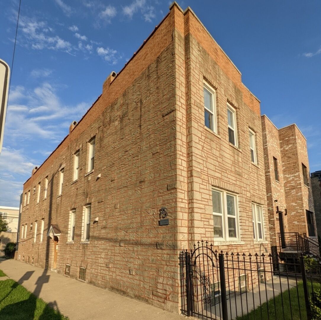 Property Photo:  2257 W Hirsch Street  IL 60622 