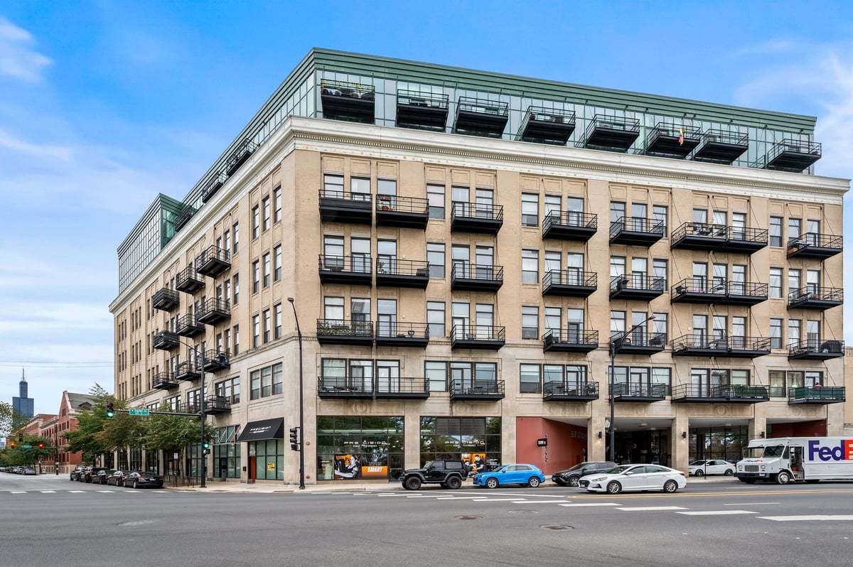 Property Photo: 1645 W Ogden Avenue 309 IL 60612