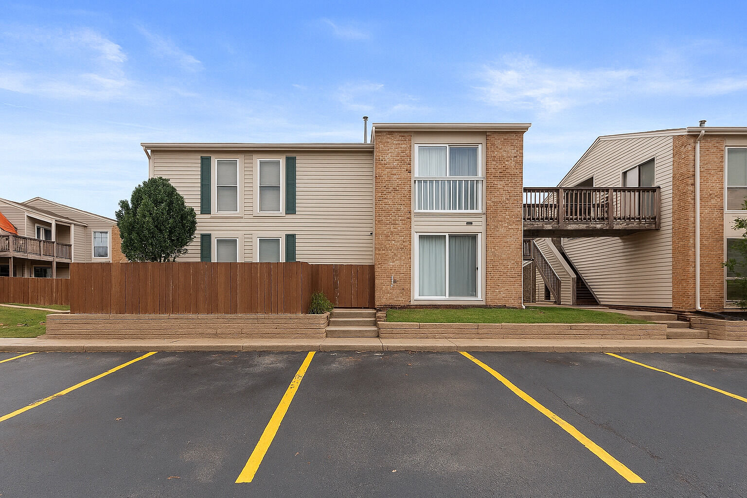 Property Photo: 1975 Kenilworth Circle B IL 60169