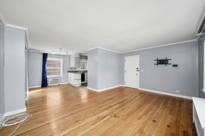 Property Photo: 1408 Central Street 3N IL 60201