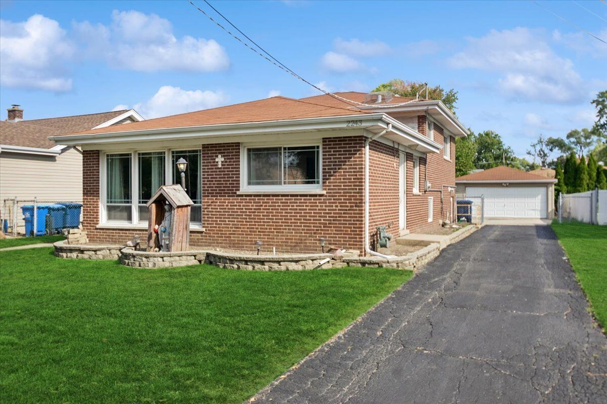 Property Photo:  2243 S Wolf Road  IL 60018 