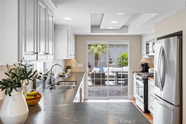 Property Photo: 419 18th CA 92648