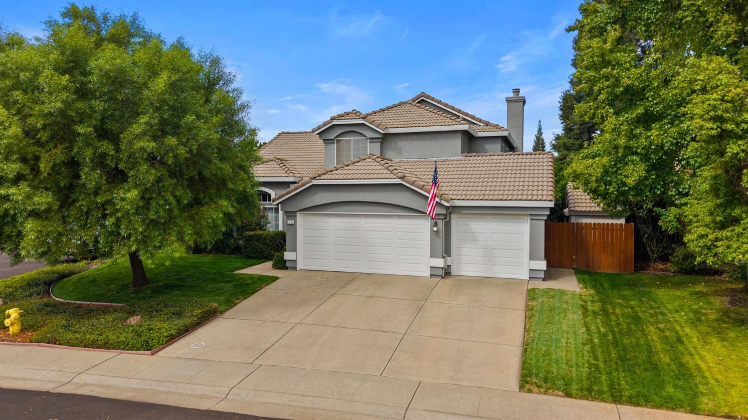 Property Photo:  1401 Calle Las Casas  CA 95747 