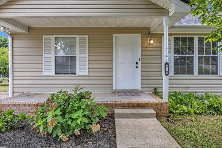 Property Photo:  354 Donna Dr  TN 37042 