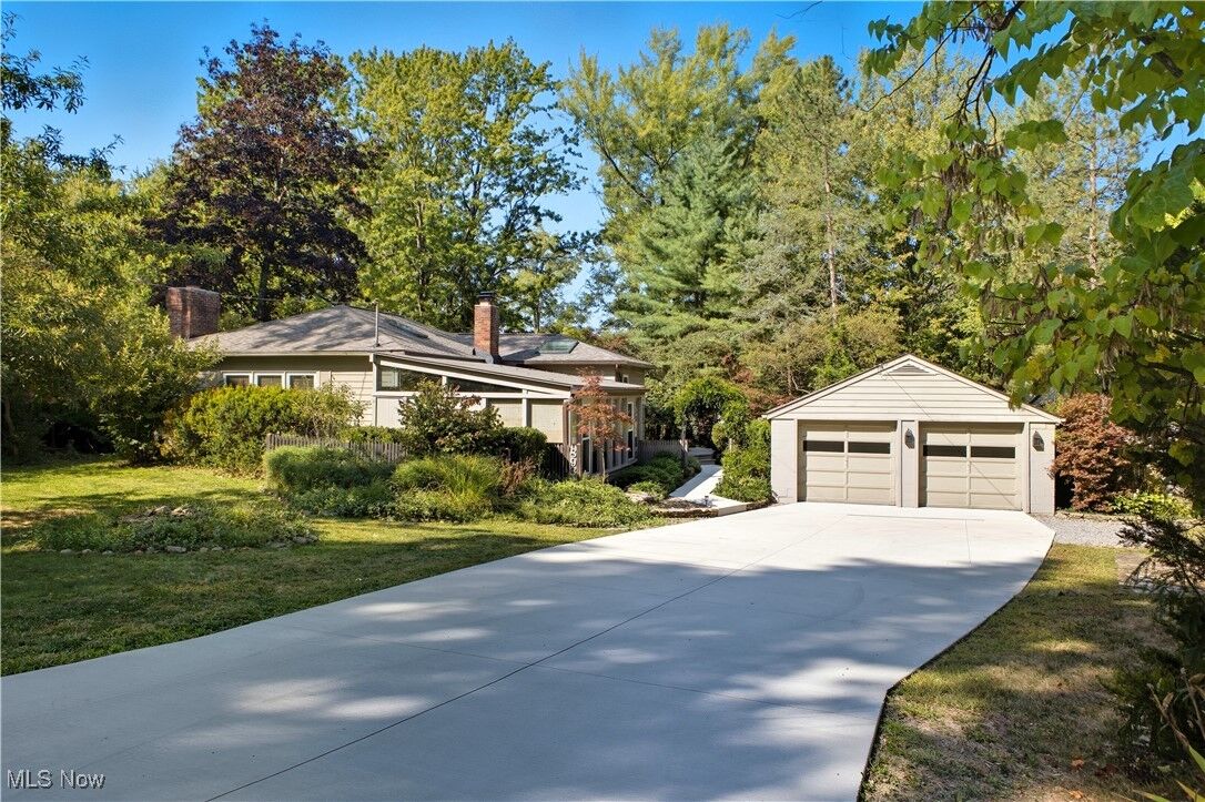 Property Photo:  8936 Stetson Drive NE  OH 44484 