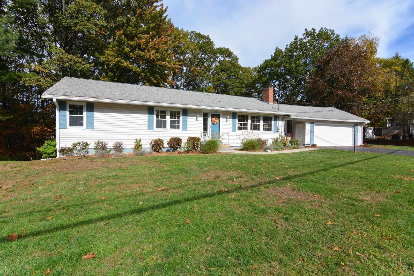 Property Photo: 552 Oak Street NH 03104