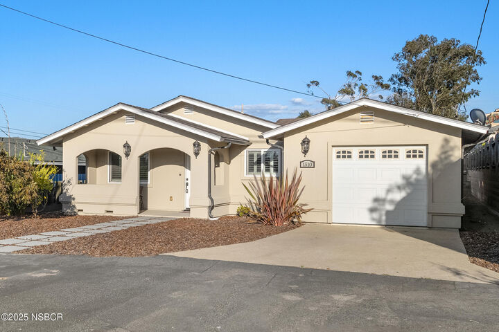 Property Photo: 1510 13th Street CA 93402