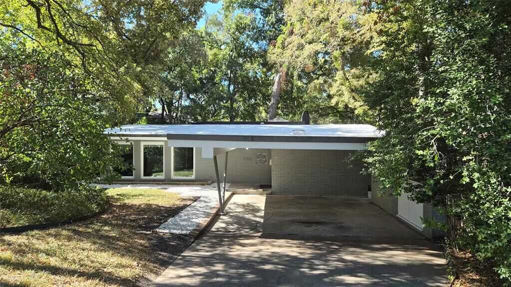 Property Photo: 1055 Tipperary Drive TX 75218