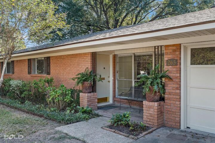 Property Photo:  265 Pierremont Road  LA 71105