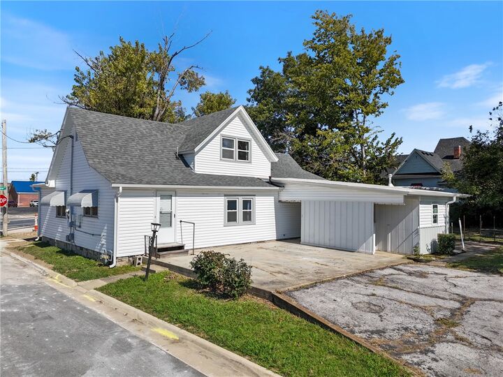 Property Photo: 630 Poplar Street AR 72756