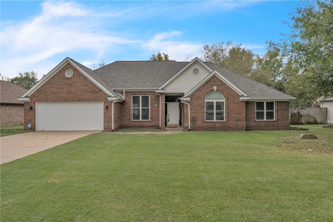 Property Photo: 105 W Henson Avenue AR 72764