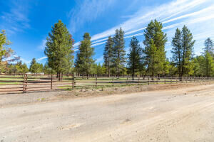 Property Photo: 8859 Split Rail Road OR 97739
