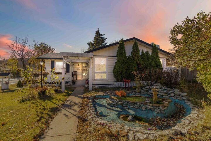 Property Photo: 1 Harris Crescent AB T9H 1N3