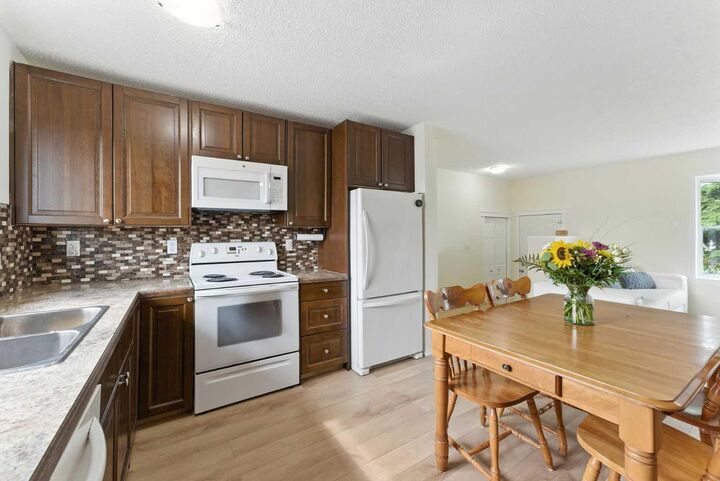Property Photo: 228 Penswood Way SE AB T2A 4T3