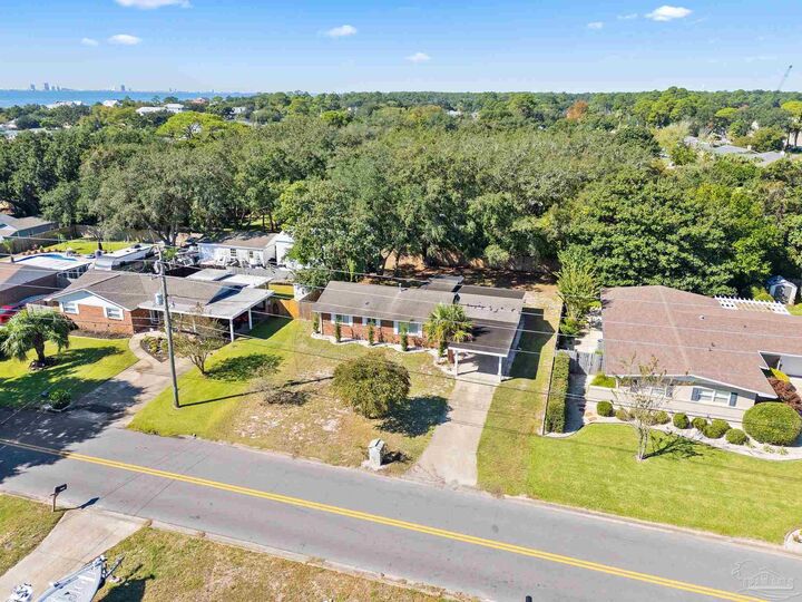 Property Photo:  1125 Bayview Ln  FL 32563