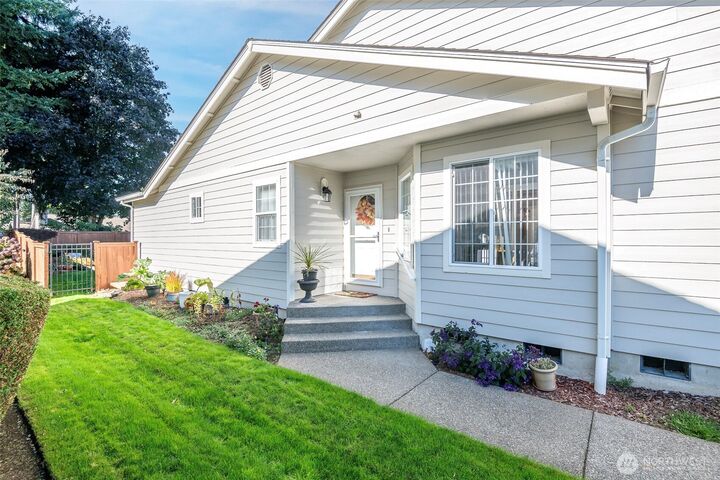 Property Photo: 11318 88th Avenue E WA 98373